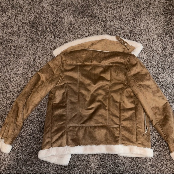Stylish Tan Faux Shearling Jacket - Picture 4 of 4